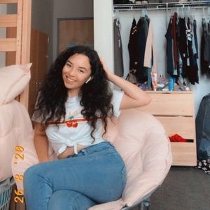 Meet your Posher, Laila